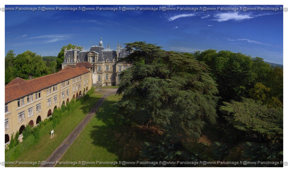 [Image: Panorama%20Chateau%20Dependances%201-border.jpg]