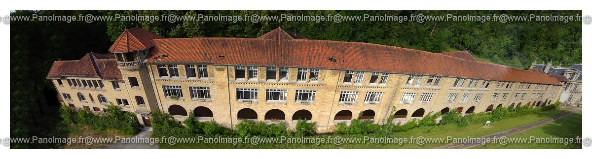 [Image: Panorama%20Chateau%20Dependances%203-border.jpg]