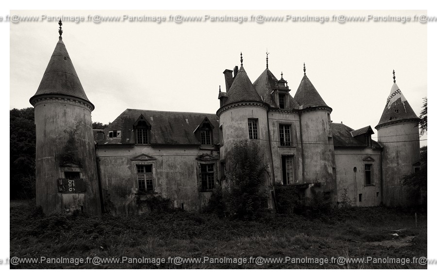 [Image: Panorama%20Chateau%20Fissure%204-border.jpg]