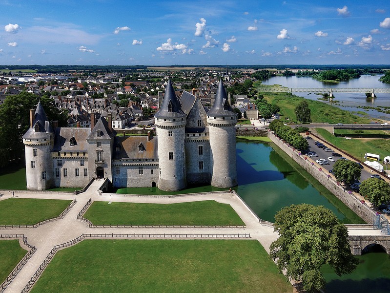 Histoire d'O et Chateaux Chateau%20de%20Sully%20Sur%20Loire%202b-BorderMaker