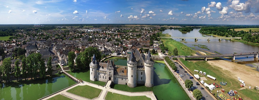 Histoire d'O et Chateaux Panorama%20Chateau%20de%20Sully%20Sur%20Loire-BorderMaker