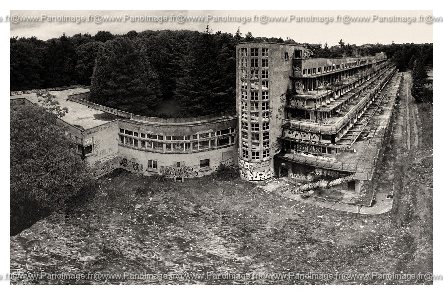 [Image: Pano%20Sanatorium%20N&B-border.jpg]