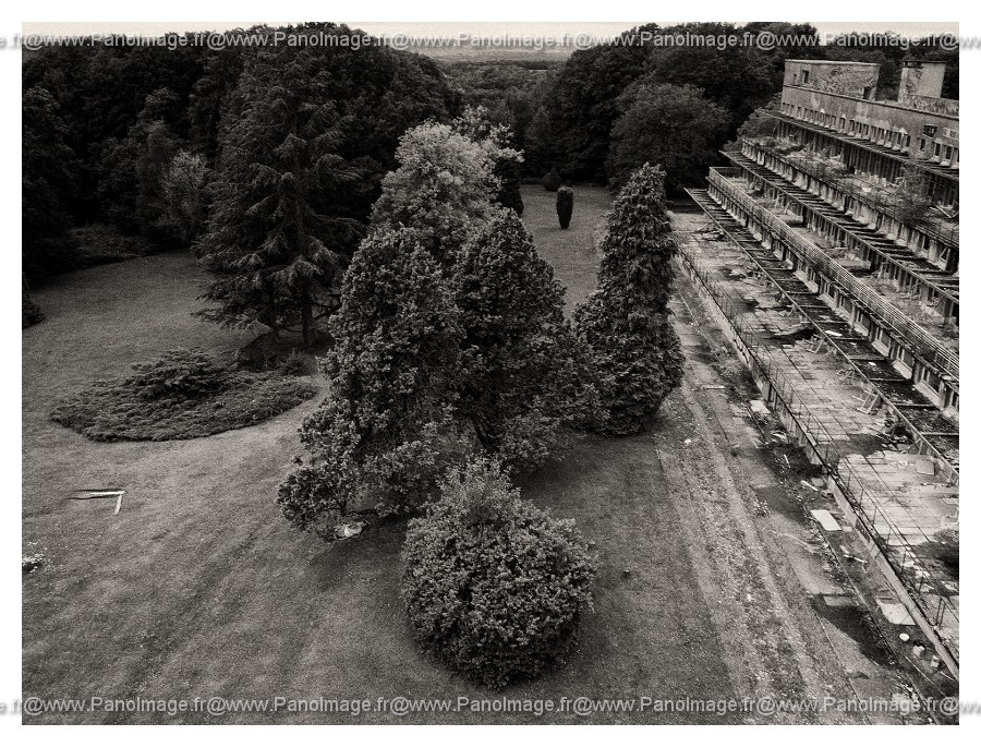 [Image: Pano%20Sanatorium%20N&B3-border.jpg]